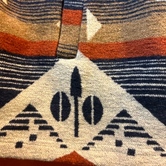 Over Sized Jacket. Buttons. Large Pockets. Aztec. Yellowstone. Dutton Ranch. - Picture 6 of 17